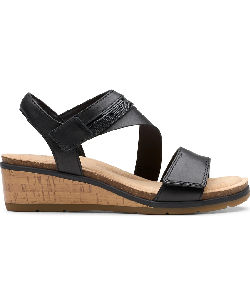 Clarks Women's Kacha Wave Round Toe Sandals