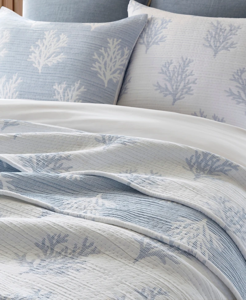 Harbor House Mia Coral Jacquard Reversible Lightweight 3-Piece Quilt Set, Full/Queen