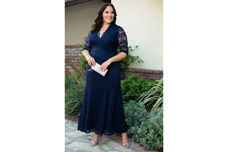 Women's Plus Screen Siren Lace Evening Gown