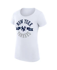 G-iii 4Her by Carl Banks Women's White New York Yankees Super-Slim Fit Lightweight City Graphic T-Shirt