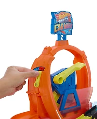 Hot Wheels 1:64 Scale City Mega Loop Car Wash Playset with Color Shifters Vehicle