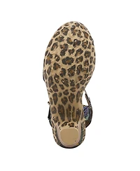 L'Artiste Women's Spring Step Wildcat Platform Buckle with Closure