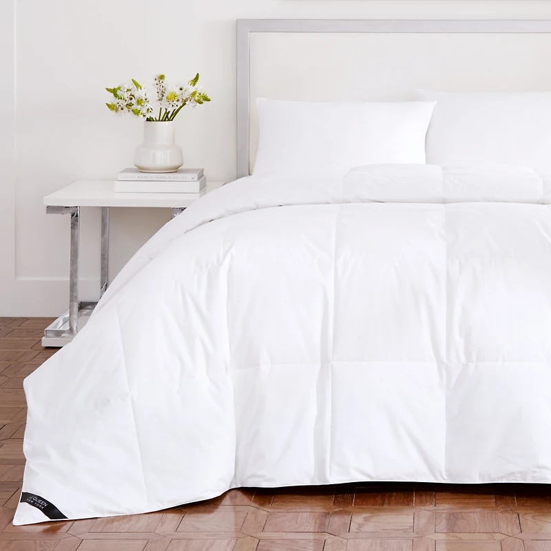 J Queen New York Royalty Allergen Barrier Down Alternative 233 Thread Count Cotton Comforter, Full/Queen