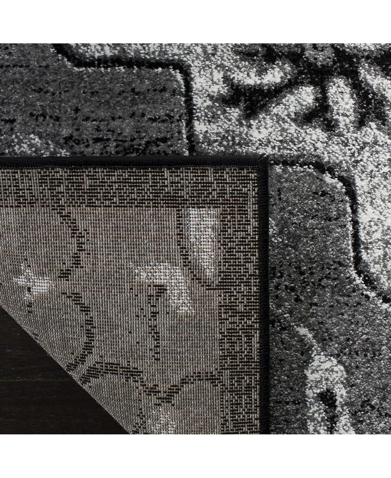 Safavieh Vintage Hamadan VTH221 Light Gray and Gray 5'3" x 7'6" Area Rug