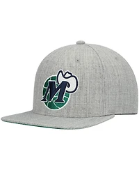 Men's Mitchell & Ness Heathered Gray Dallas Mavericks Hardwood Classics Team 2.0 Snapback Hat