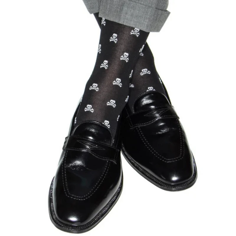 Trafalgar Men's Rodger Skull and Cross Bones Over The Calf Mercerized Cotton Socks