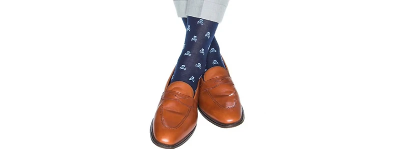 Trafalgar Men's Rodger Skull and Cross Bones Mercerized Cotton Mid-Calf Socks