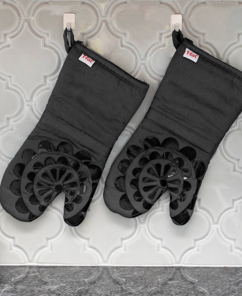 T-Fal Medallion Print Silicone and Cotton Twill Oven Mitt, Set of 2