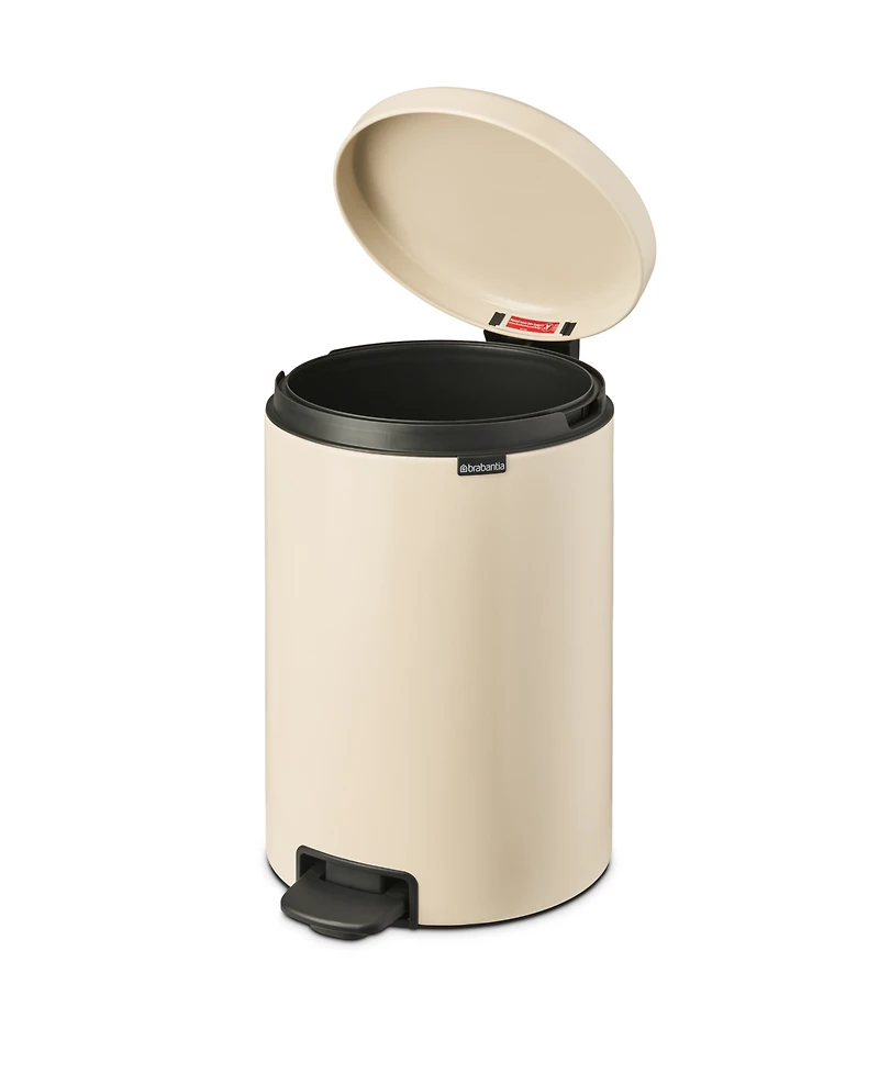 New Icon Step on Trash Can, 5.3 Gallon, 20 Liter