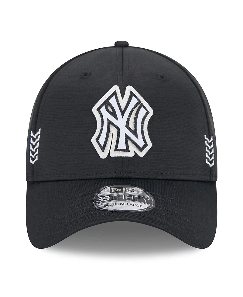 Men's New Era Black New York Yankees 2024 Clubhouse 39THIRTY Flex Fit Hat
