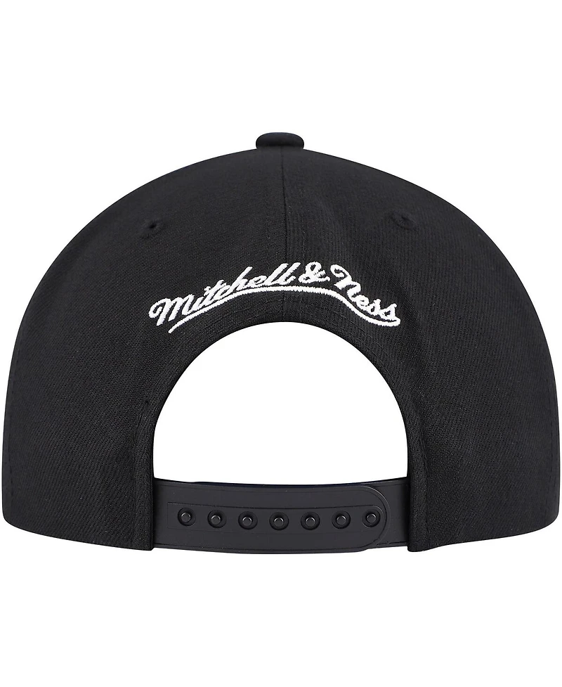 Mitchell Ness Men's Black Toronto Maple Leafs Core Team Script 2.0 Snapback Hat