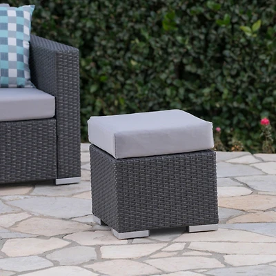 Streamdale Effortless Outdoor Lounger for Any Decor