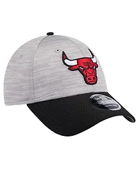 New Era Men's Heather Gray/Black Chicago Bulls Active Digi-Tech Two-Tone 9FORTY Adjustable Hat