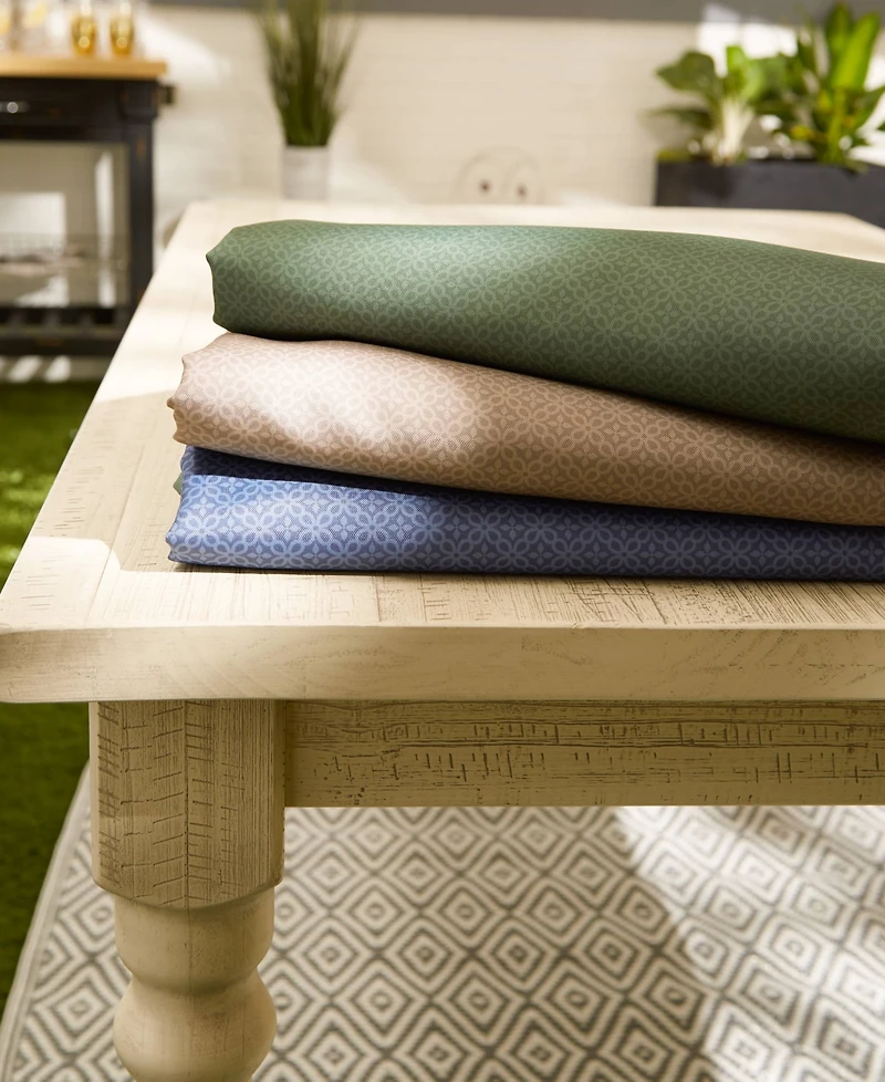 Design Imports Lattice Print Outdoor Tablecloth with Zipper 60 Round