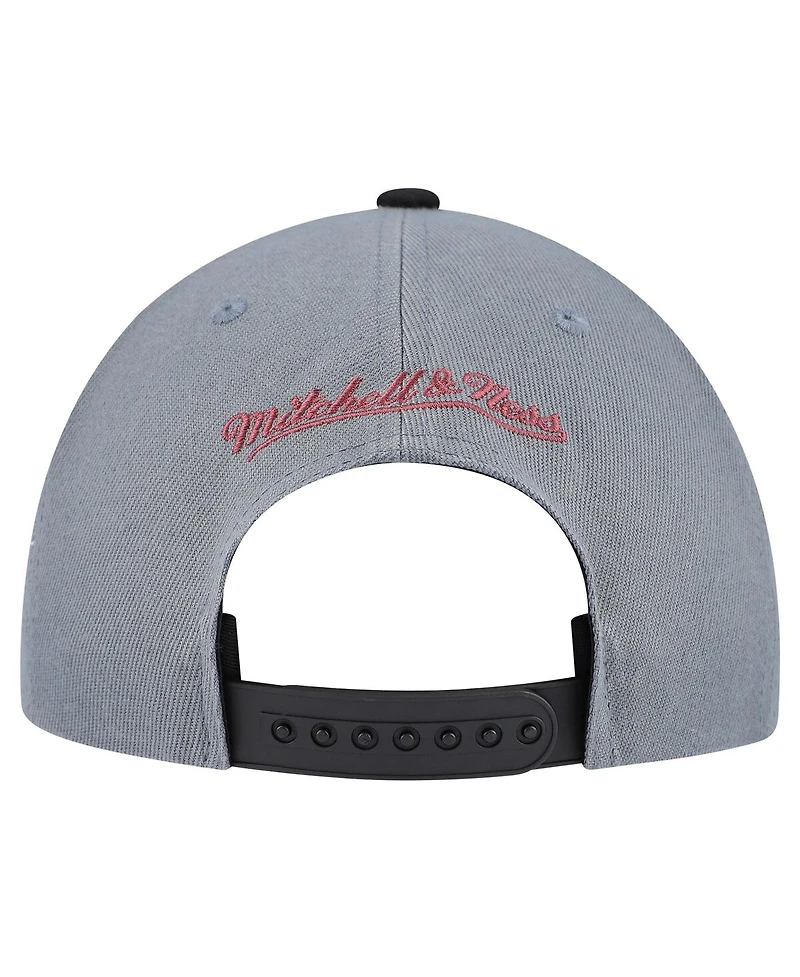 Mitchell & Ness Men's Gray/Black Chicago Bulls Core Snapback Hat