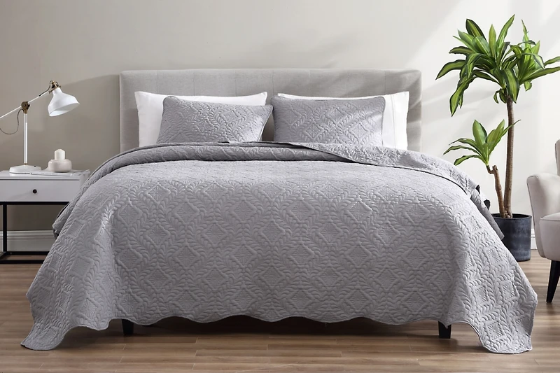 Kate Aurora Riviera 3 Piece Embossed Bedspread/Coverlet & Pillow Shams Set