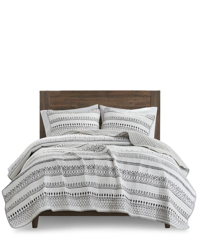 Madison Park Fraser Reversible Printed Microfiber Seersucker 3-Pc. Quilt Set, King/California King