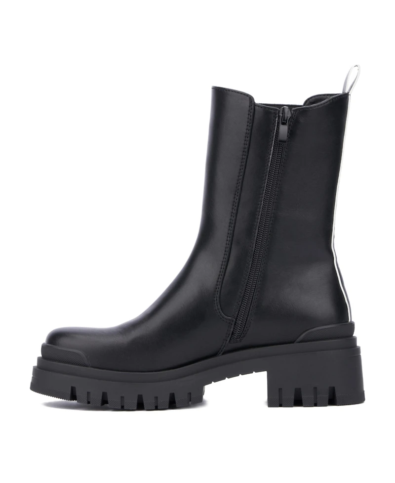 Women's Lola- Lug Sole Chelsea Boots