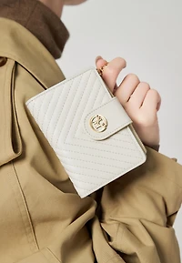 Rosi Women's Genuine Leather Wallets V-stripe Quilted 20+ card slots Victoria Hyde