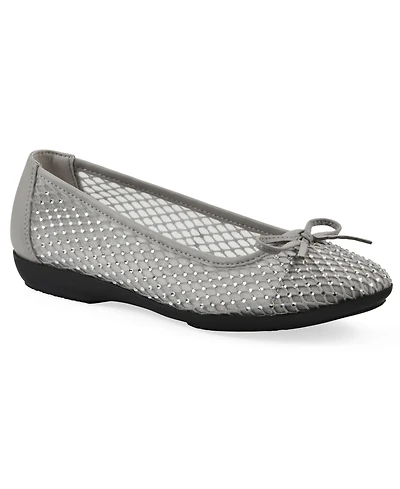 Cliffs by White Mountain Women's Carlicia Round Toe Ballet Flats
