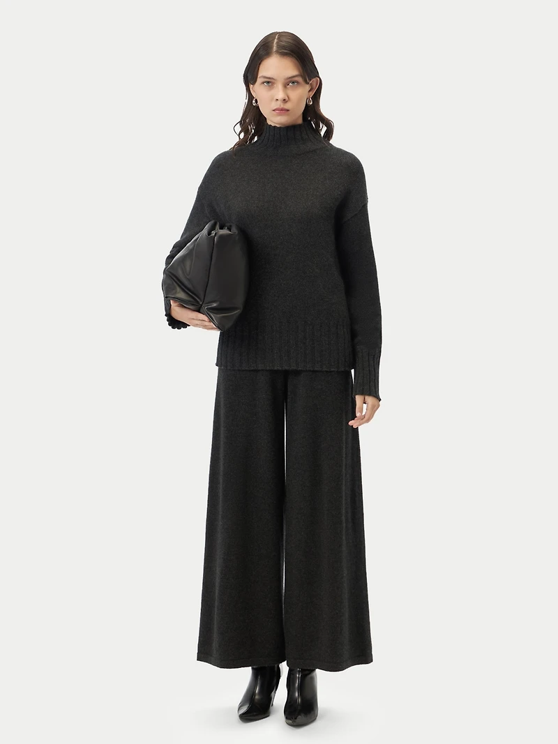Gobi Cashmere Women's Relaxed-Fit Turtleneck