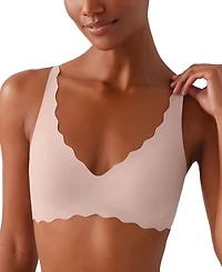 b.tempt'd by Wacoal Women's b.wow'd Wirefree Bralette 952287