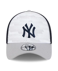 New Era Men's Navy/Gray New York Yankees 2025 Mlb Clubhouse 39THIRTY Flex Hat
