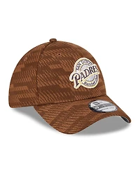 New Era Men's Brown San Diego Padres 2025 Mlb Clubhouse 39THIRTY Flex Hat