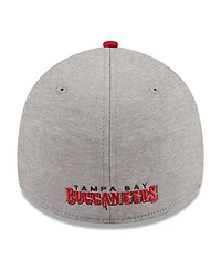 New Era Men's Heather Gray/Red Tampa Bay Buccaneers Striped 39THIRTY Flex Hat