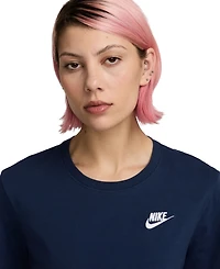 Nike Women's Sportswear Club Essentials T-Shirt