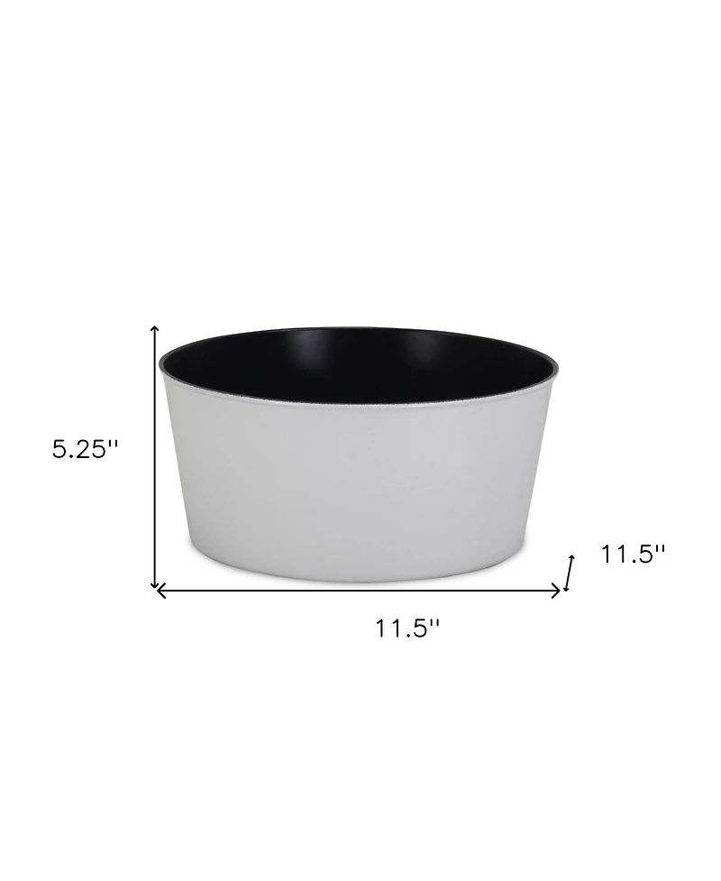 Sturdy Round Plastic Flower Pot for Patio Balcony and Yard Outdoor Decor