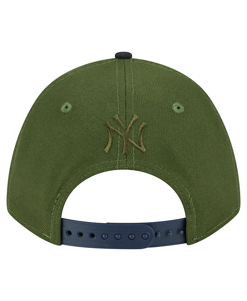 New Era Men's Dark Green New York Yankees City Feature 9FORTY A-Frame Adjustable Hat
