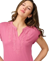 Cable & Gauge Women's Embroidered Henley Top
