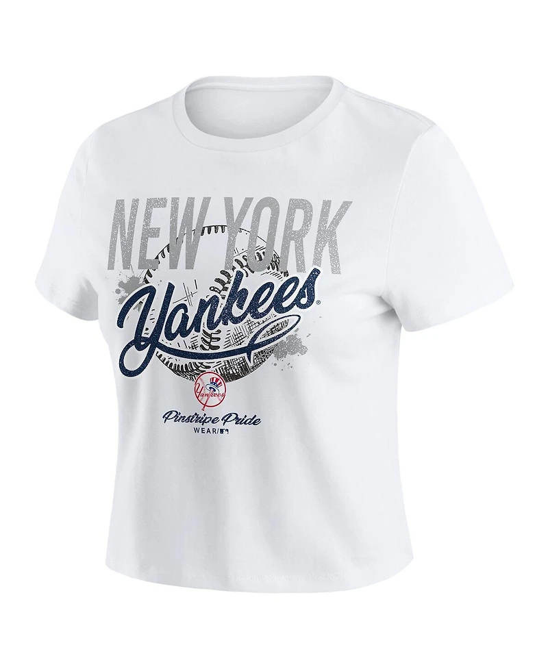 Wear by Erin Andrews Women's White New York Yankees Distressed Cropped Baby T-Shirt