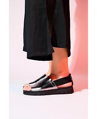 Londoi Elastic Strap Leather Sandal (Women)