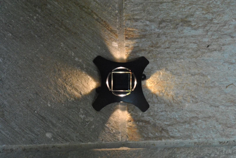 Maxsa Innovations Solar Powered Ninja Stars