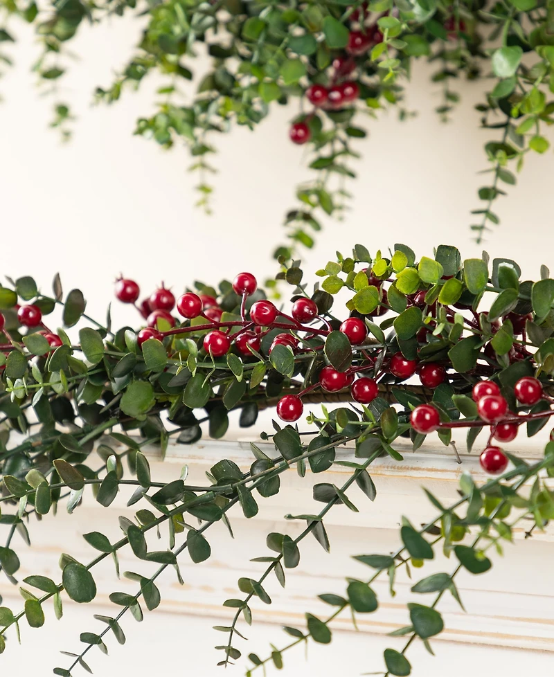Glitzhome 6 ft Polyethylene Christmas Dripping Eucalyptus Garlands with Berries, Set of 2