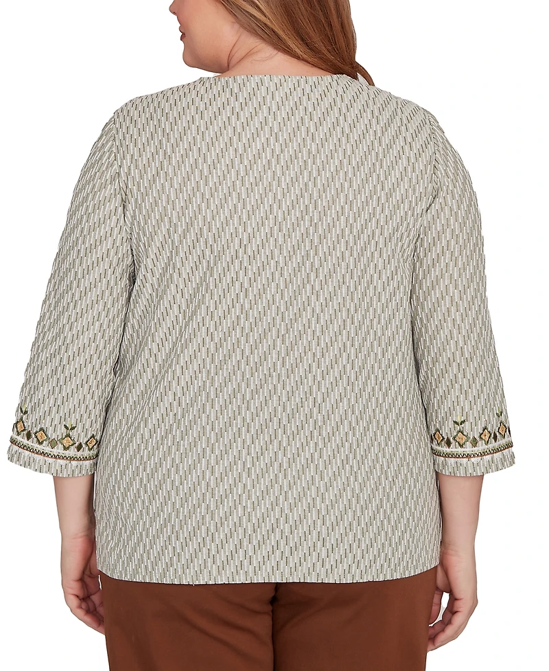Alfred Dunner Plus Mount Laurel Textured Medallion Bordered Top with Necklace