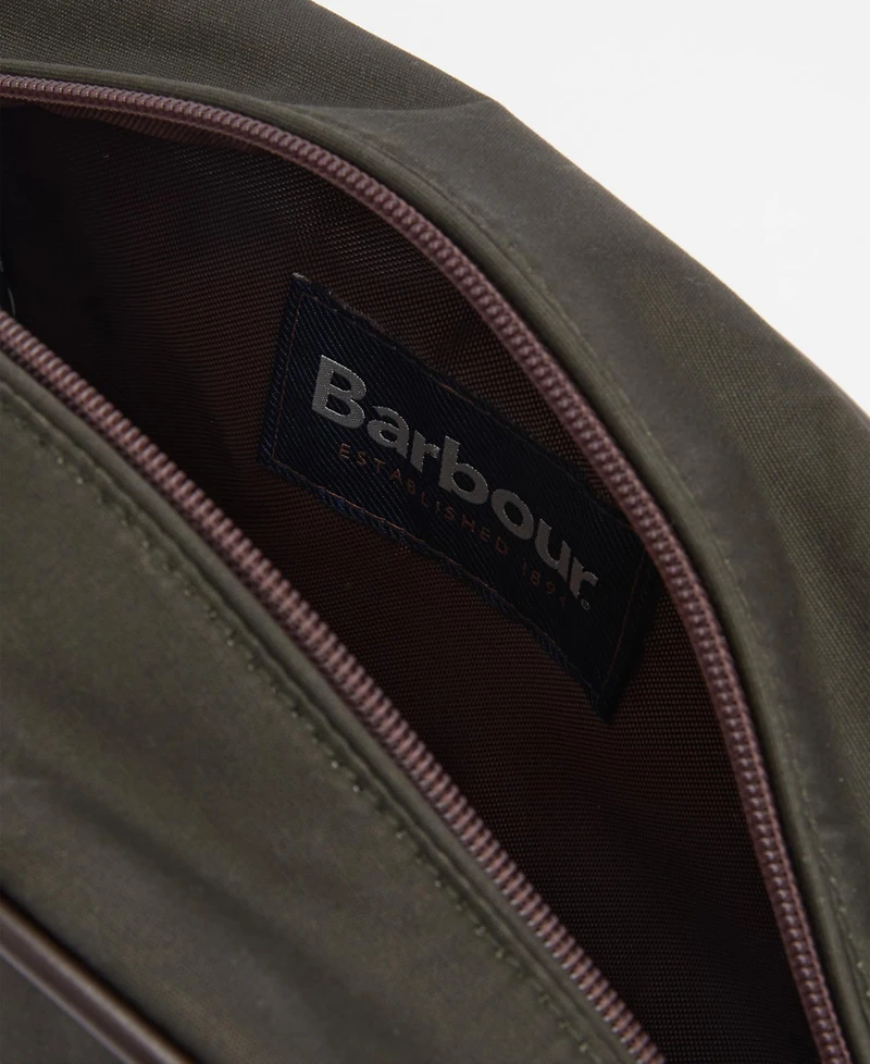 Barbour Men's Classic Small Hanging Washbag