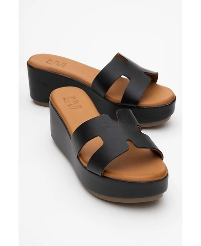 Forever & Always Shoes Lia Leather Platform Sandal (Women)