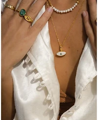 Ottoman Hands Aretha Mother Of Pearl Eye Pendant Necklace