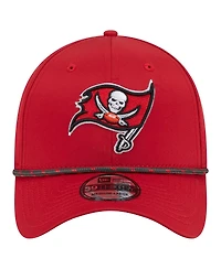 New Era Men's Red Tampa Bay Buccaneers Perforated 39THIRTY Flex Hat