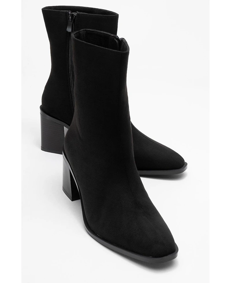 Prologue Shoes Chara Block Heel Ankle Boot (Women)