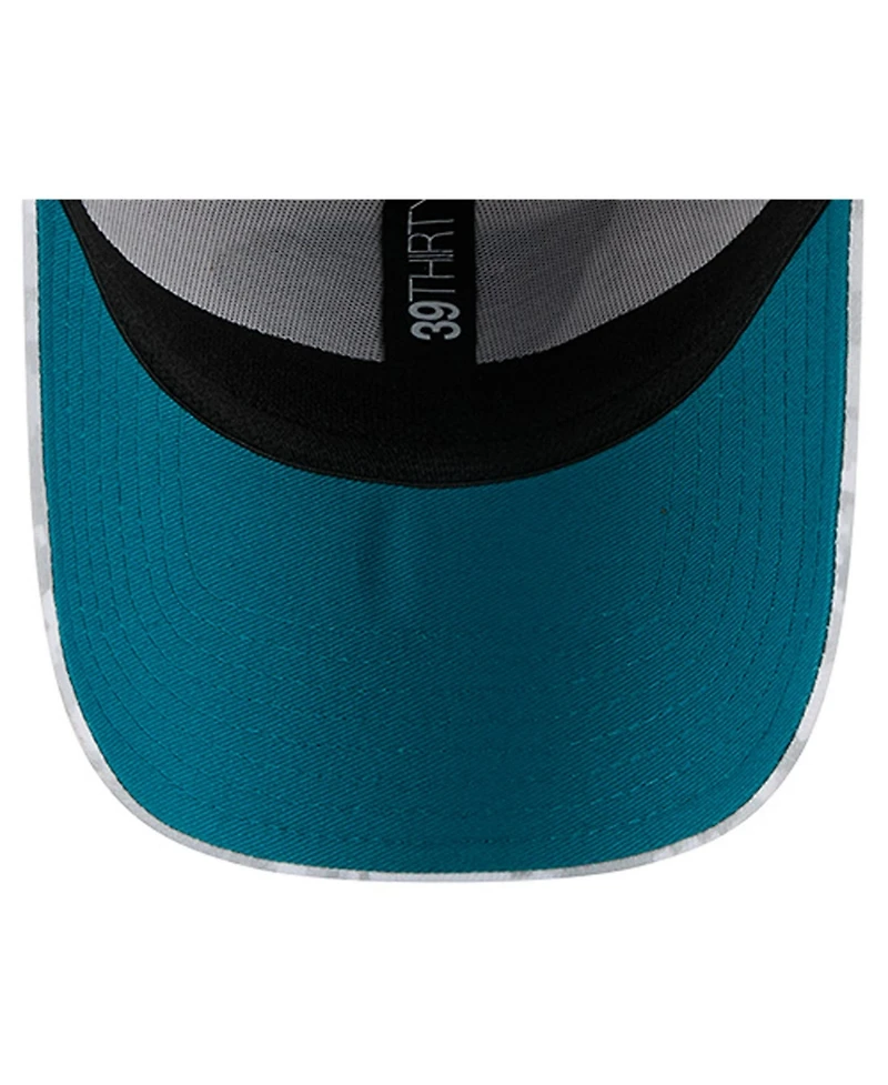 New Era Men's White Jacksonville Jaguars 2025 Salute to Service Digital Camo Fan Pack 39THIRTY Flex Hat