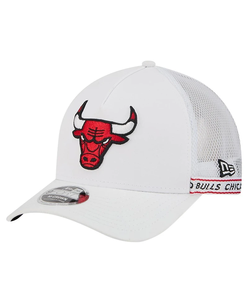 New Era Men's White Chicago Bulls Featherweight Team Tape 9FORTY M-Crown A-Frame Adjustable Hat