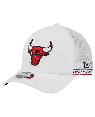 New Era Men's White Chicago Bulls Featherweight Team Tape 9FORTY M-Crown A-Frame Adjustable Hat