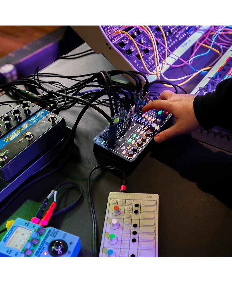 Zoom LiveTrak L6 10-Track Compact and Portable Digital Mixer / Recorder