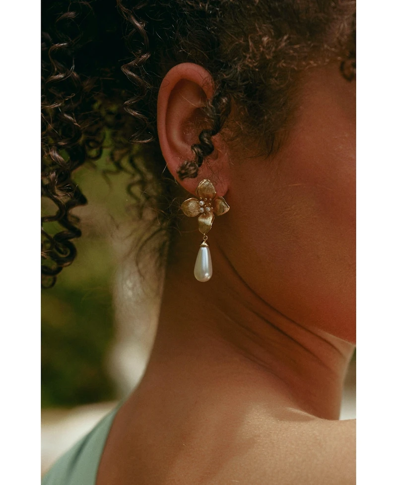 Retro Chic Iris Blossom Pearl Earrings