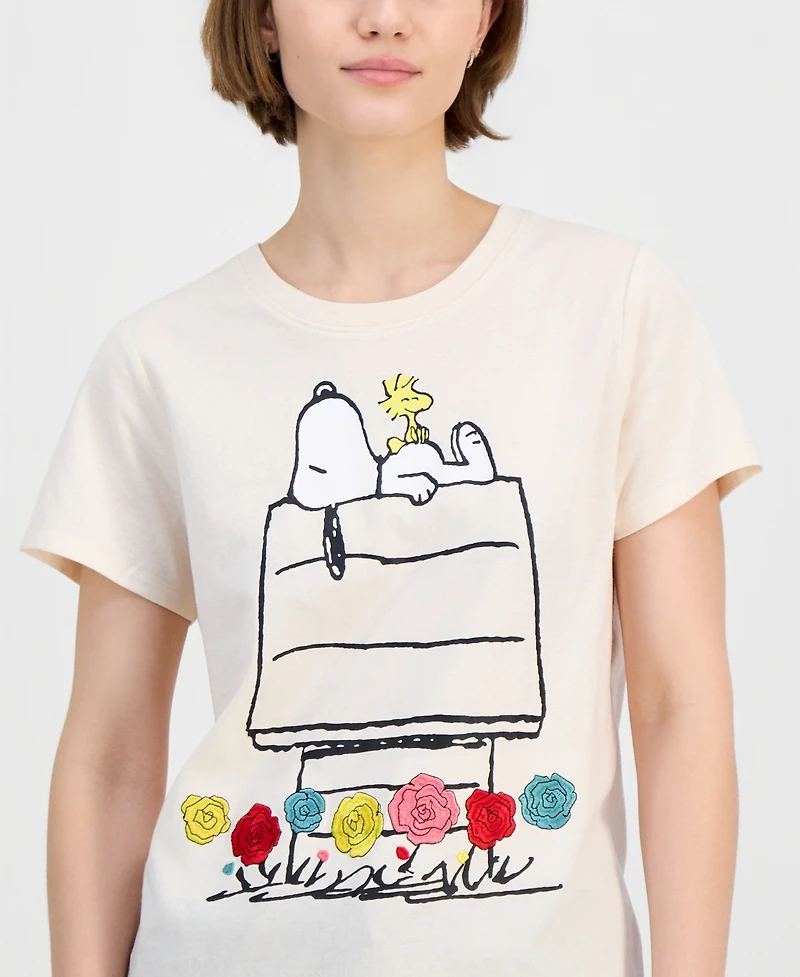 Snoopy Juniors' Floral Embroidered Graphic T-Shirt