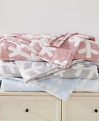 Linery & Co. Winter-Themed Snowflake Matelasse Quilt Set with Shams